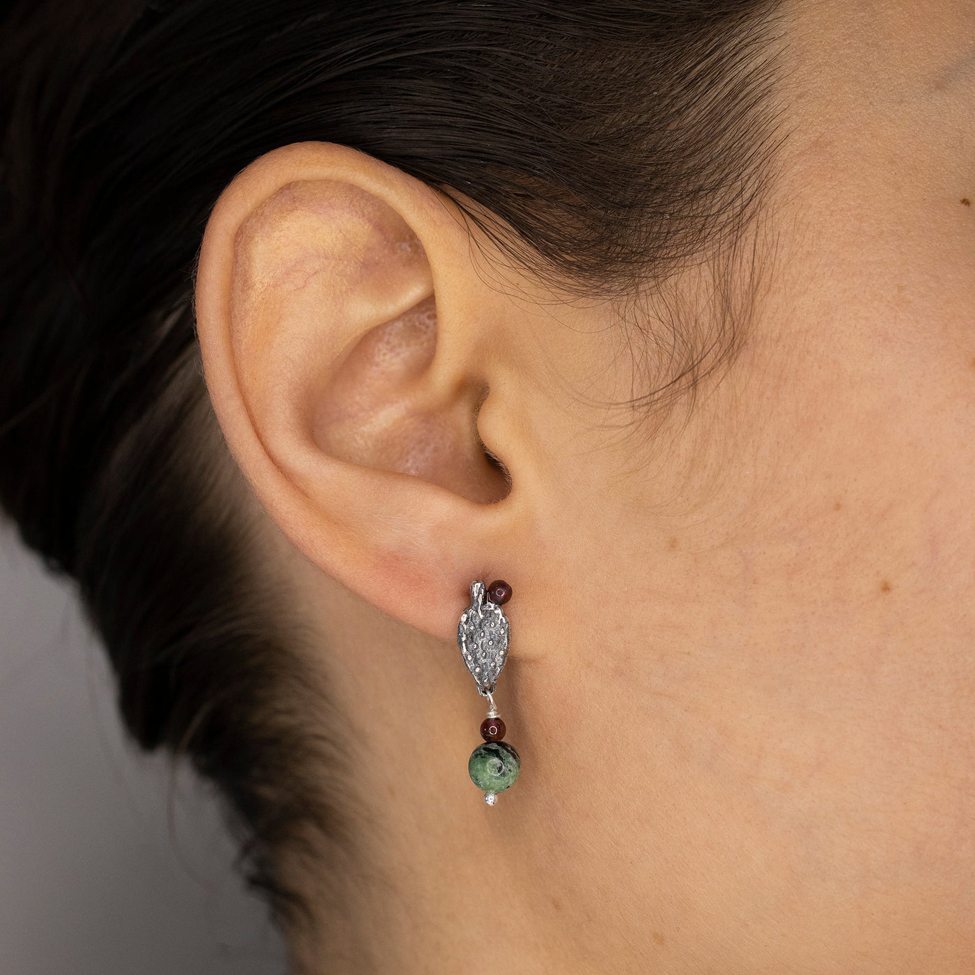 ARETES NOPALES CHICOS｜サボテンのピアス（シルバー・ルビーインゾイサイト・天然石）