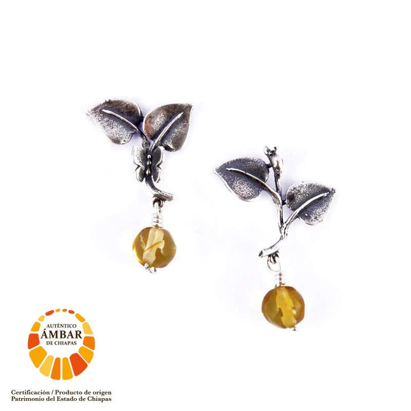 ARETES HOJAS DE MÚSICA｜蝶とカタツムリのアシンメトリーピアス（シルバー・アンバー・天然石）