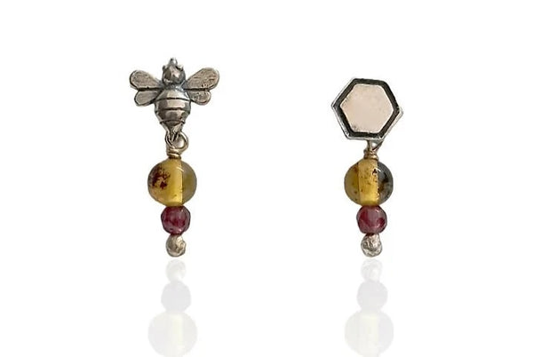 ARETE PANAL Y ABEJITA MINI｜ミツバチとハニカムのミニアシメピアス（シルバー・アンバー・天然石）