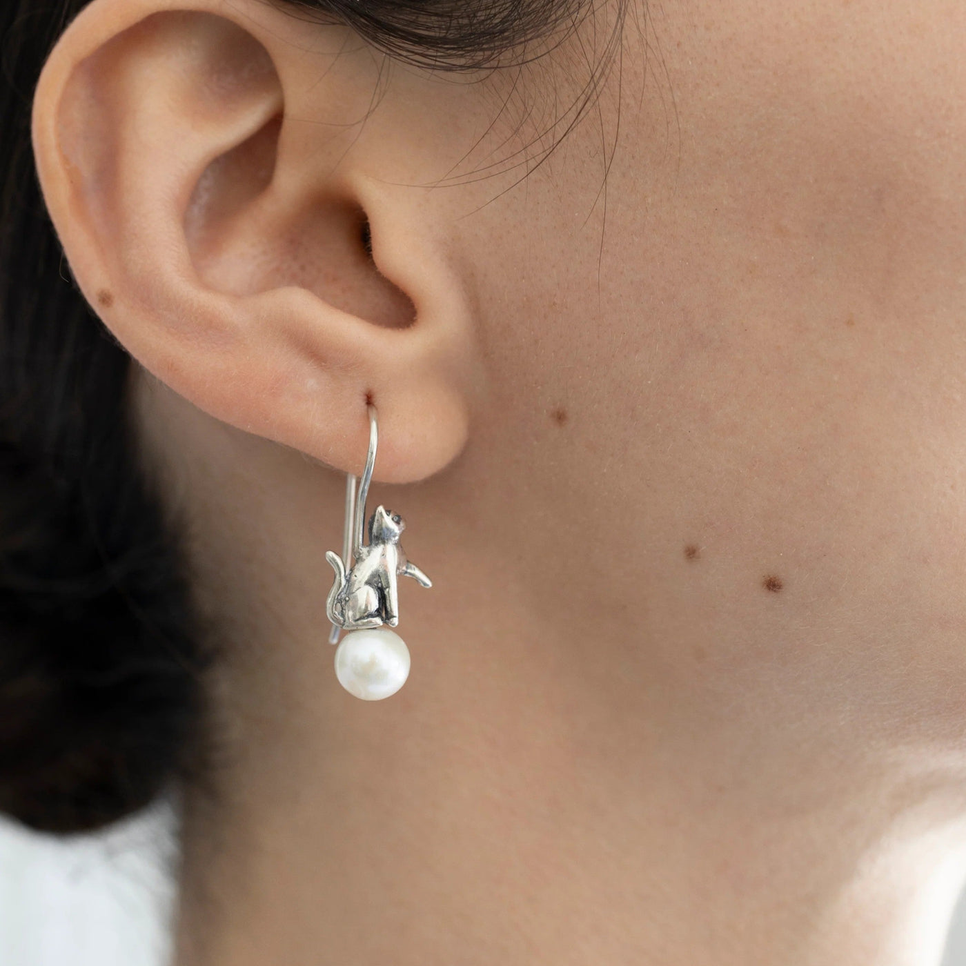 Aretes Gatos juguetones｜猫と天然石のアシメピアス（シルバー