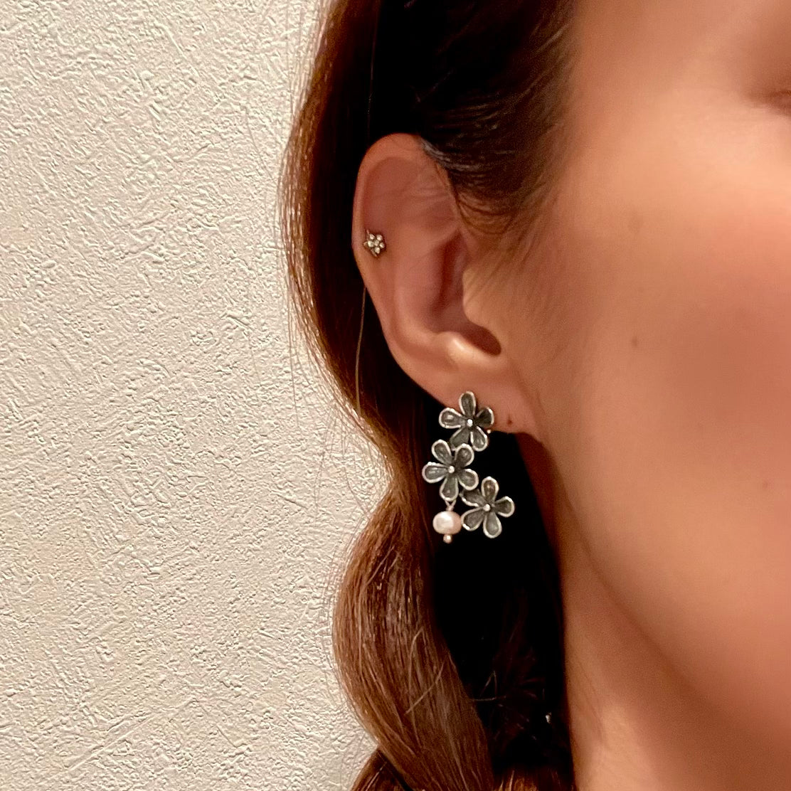 ARETES 3FLOR SENCILLA｜花のピアス（シルバー・パール・天然石）